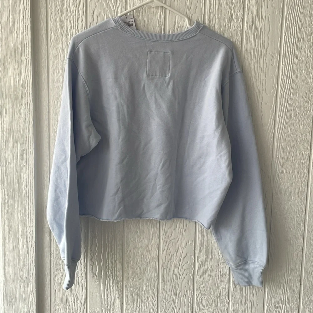 NWT Hollister crop baby blue sun crew neck sweatshirt - Picture 3 of 6